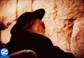 00000523-saba-praying-near-kotel.jpg