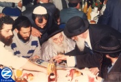 00000540-saba-signing-ketubah.jpg