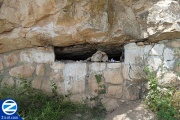 00001013-sealed-entrance-cave-sons-rav-papa.jpg