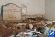 00000762-kever-rabbi-yossi-ben-yackov.jpg